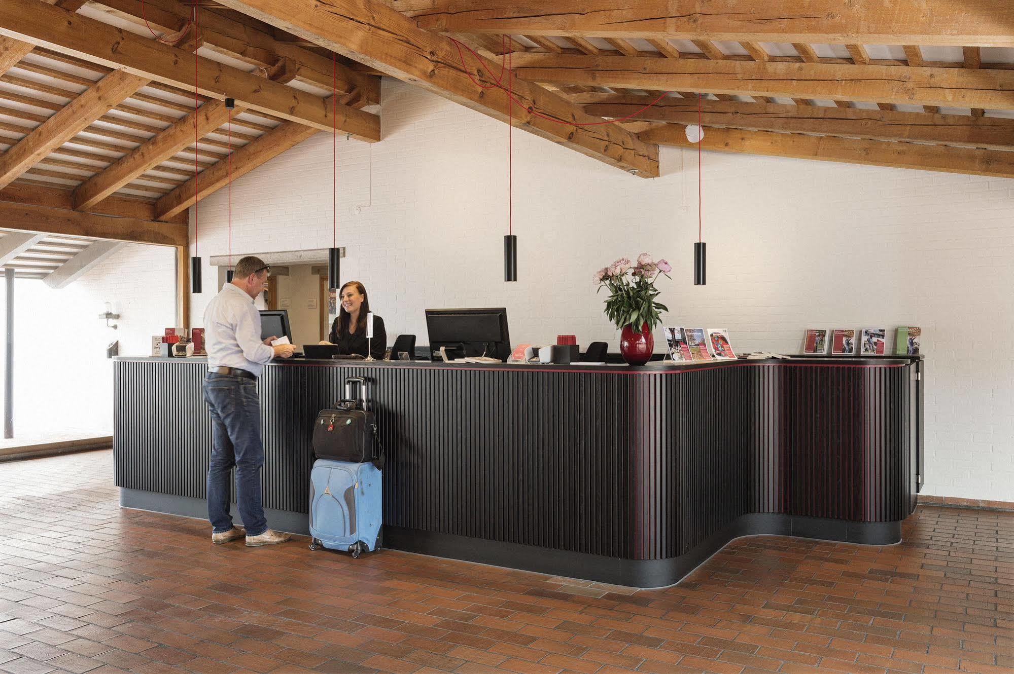 ホテル Konventum Conference Center ヘルシンゲル エクステリア 写真